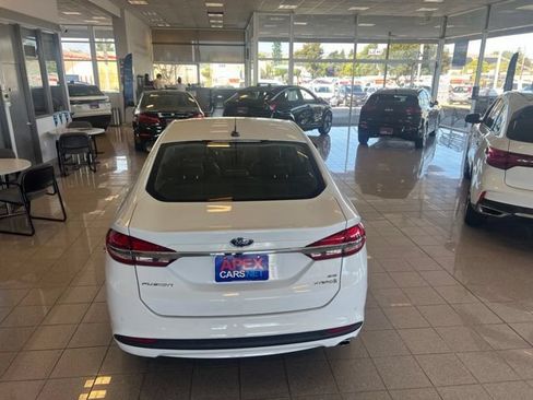 Used 2018 Ford Fusion SE w/ Equipment Group 602A FWD image 8