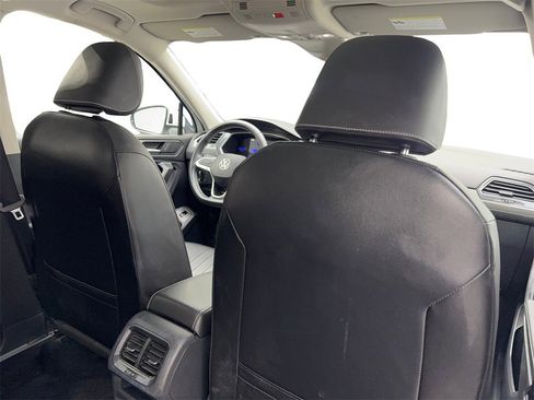Used 2022 Volkswagen Tiguan SE image 45