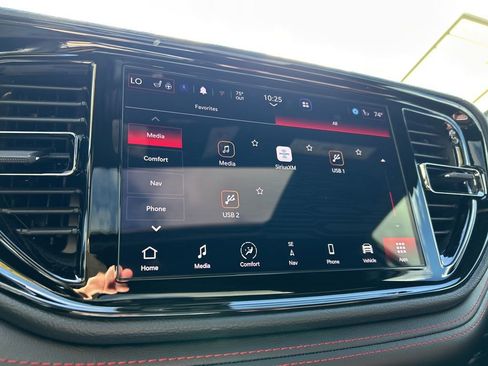 Used 2025 Dodge Durango GT image 34