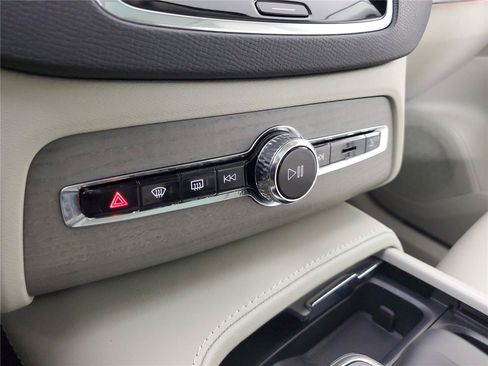 Certified 2025 Volvo XC90 T8 Plus w/ Protection Package Premier AWD/4WD image 30