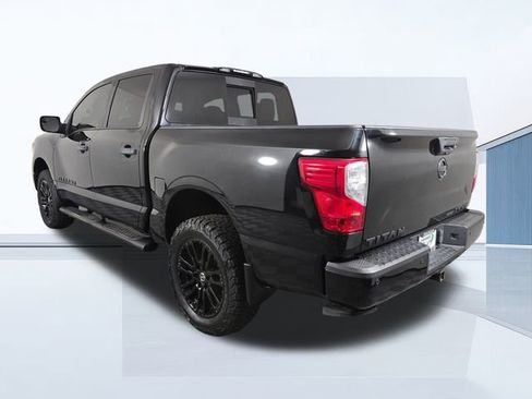 Used 2018 Nissan Titan SV w/ SV Convenience Package image 5