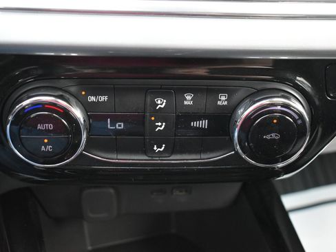 Used 2025 Chevrolet Trax LT image 30