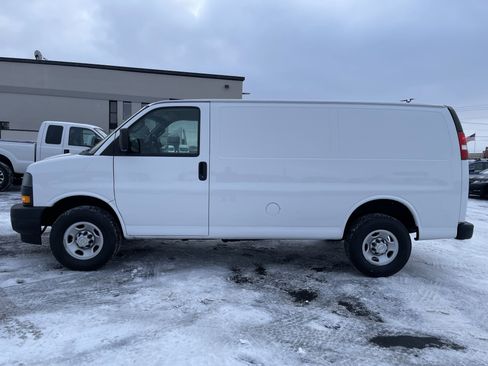 Used 2021 Chevrolet Express 2500 w/ Driver Convenience Package image 5