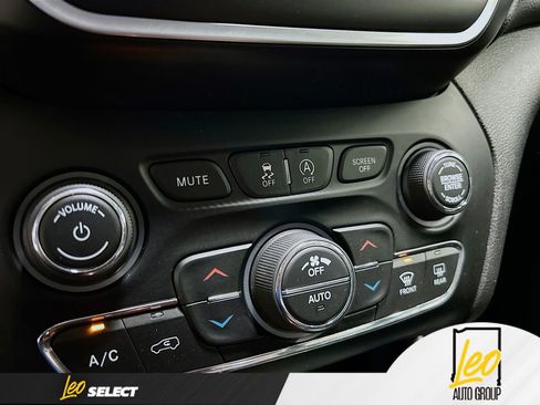 Used 2019 Jeep Cherokee Latitude Plus w/ Comfort/Convenience Group image 15