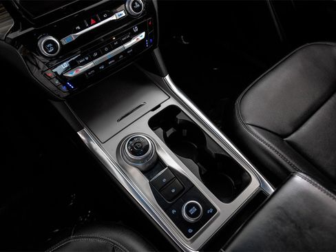 Used 2021 Ford Explorer Limited w/ Equipment Group 301A image 24