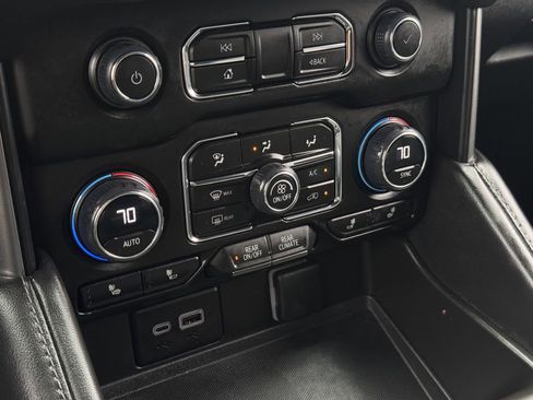 Used 2023 Chevrolet Tahoe Z71 w/ Luxury Package image 20