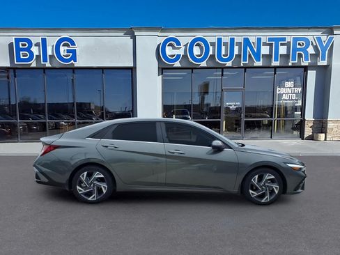 Used 2025 Hyundai Elantra Limited FWD image 4