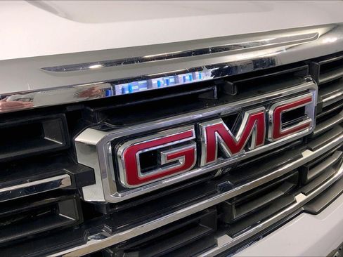 Used 2025 GMC Acadia Elevation FWD image 29