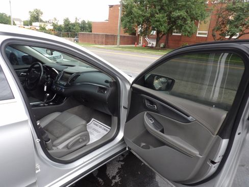Used 2017 Chevrolet Impala LT image 21
