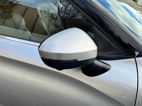 Used 2024 Mitsubishi Outlander SE image 9