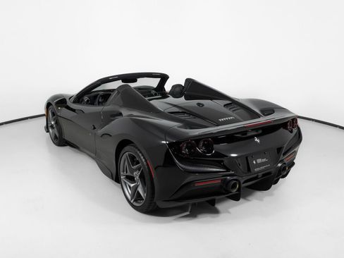Used 2022 Ferrari F8 Tributo RWD image 5