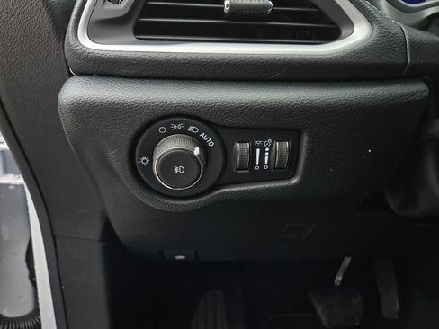 New 2026 Chrysler Pacifica Select image 12