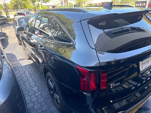 Used 2022 Kia Sorento EX w/ Panoramic Sunroof Package FWD image 12