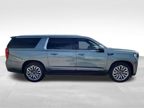 Used 2023 GMC Yukon XL Denali Ultimate AWD/4WD image 10