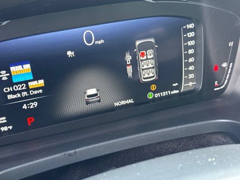 Used 2025 Honda Pilot Black Edition image 13
