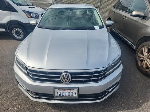Used 2017 Volkswagen Passat 1.8T SE FWD image 2