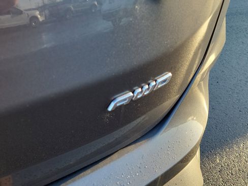 Used 2024 Ford Edge SEL w/ Convenience Package image 6