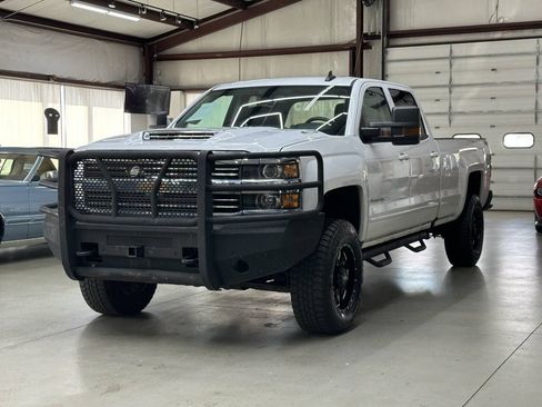 Used 2018 Chevrolet Silverado 3500 LT AWD/4WD image 5