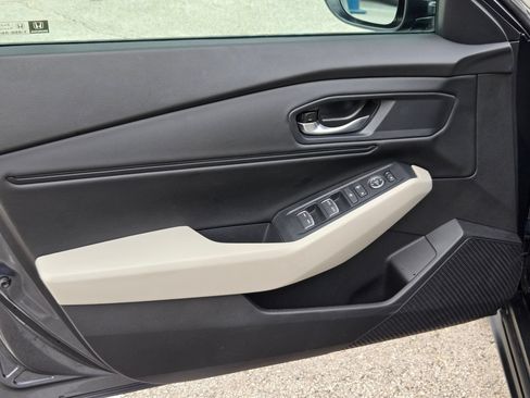 Used 2025 Honda Accord SE image 11