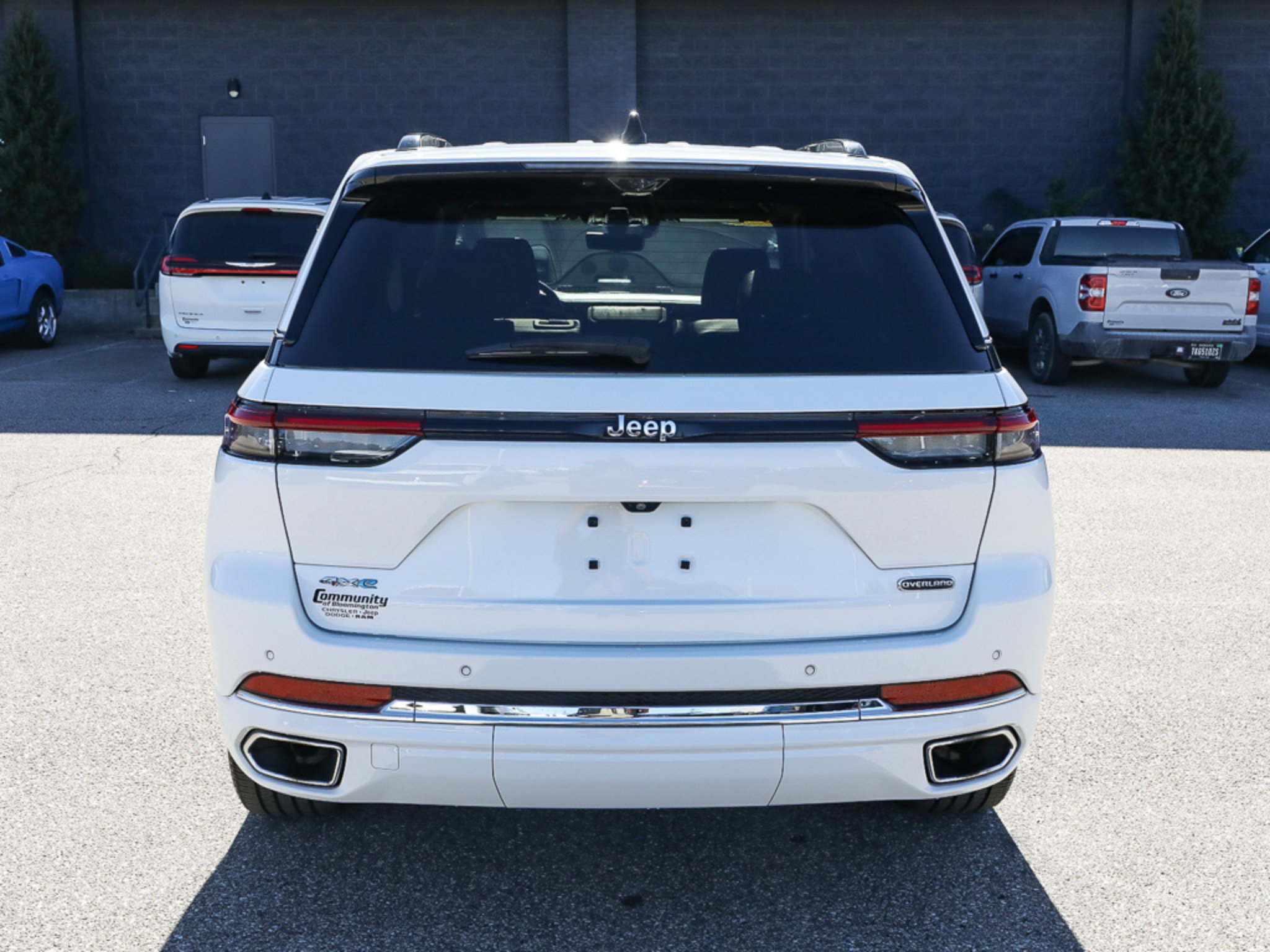 Used 2023 Jeep Grand Cherokee Overland w/ Advanced Protech Group III AWD/4WD image 5
