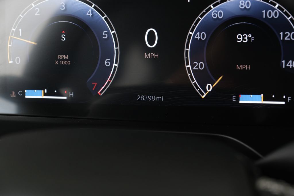 Used 2023 Jeep Grand Cherokee Limited w/ Black Appearance Package AWD/4WD image 3