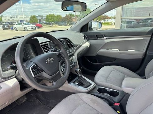Used 2017 Hyundai Elantra SE w/ Cargo Package FWD image 10