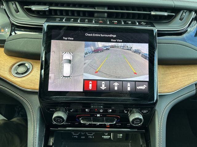 Used 2023 Jeep Grand Cherokee Summit AWD/4WD image 25