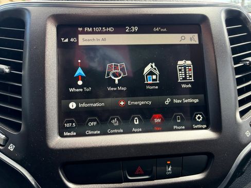 Used 2022 Jeep Cherokee Trailhawk w/ Sound & Nav Group AWD/4WD image 24