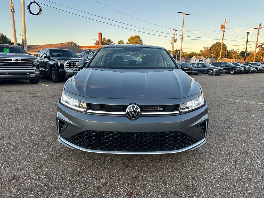 Used 2025 Volkswagen Jetta SEL FWD image 2
