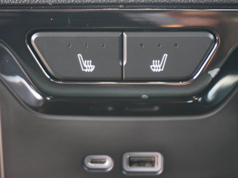 Used 2022 Chevrolet Silverado 1500 ZR2 w/ Technology Package image 13