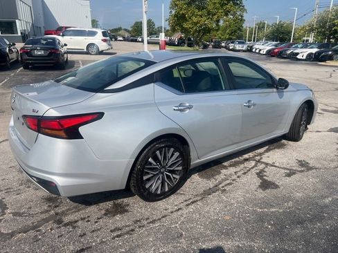 Used 2024 Nissan Altima 2.5 SV image 7