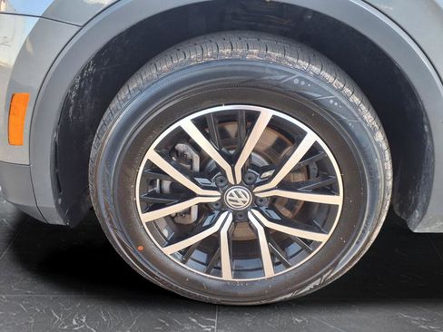 Used 2021 Volkswagen Tiguan SE w/ Panoramic Sunroof Package image 42