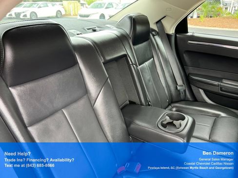 Used 2010 Chrysler 300 Touring RWD image 19