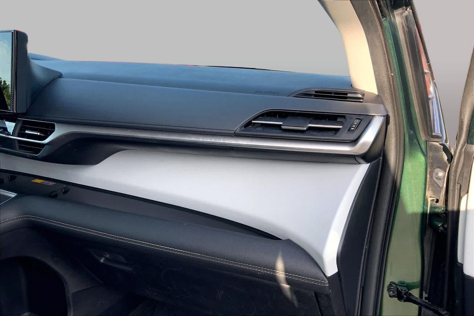 Certified 2025 Toyota Sienna LE w/ LE Plus Package FWD image 19