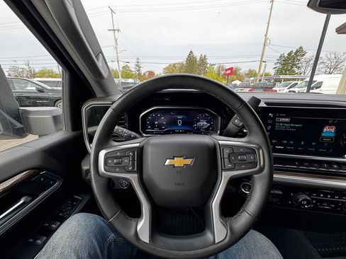 Used 2025 Chevrolet Silverado 2500 LT w/ Convenience Package AWD/4WD image 13