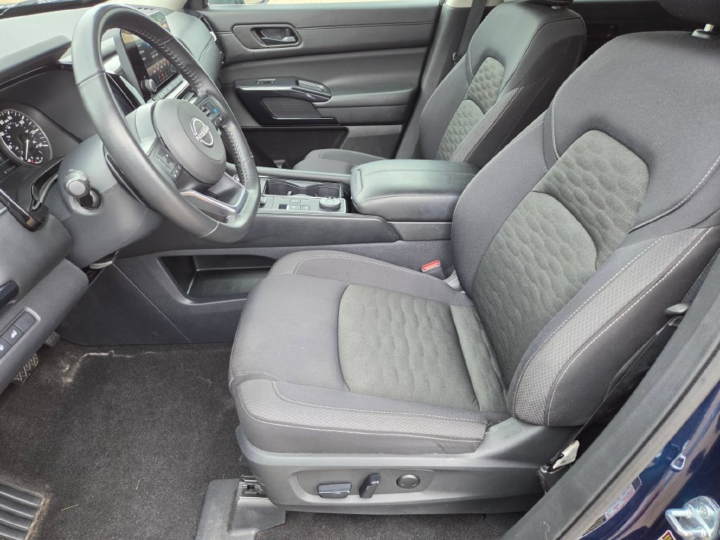 Used 2025 Nissan Pathfinder SV AWD/4WD image 15