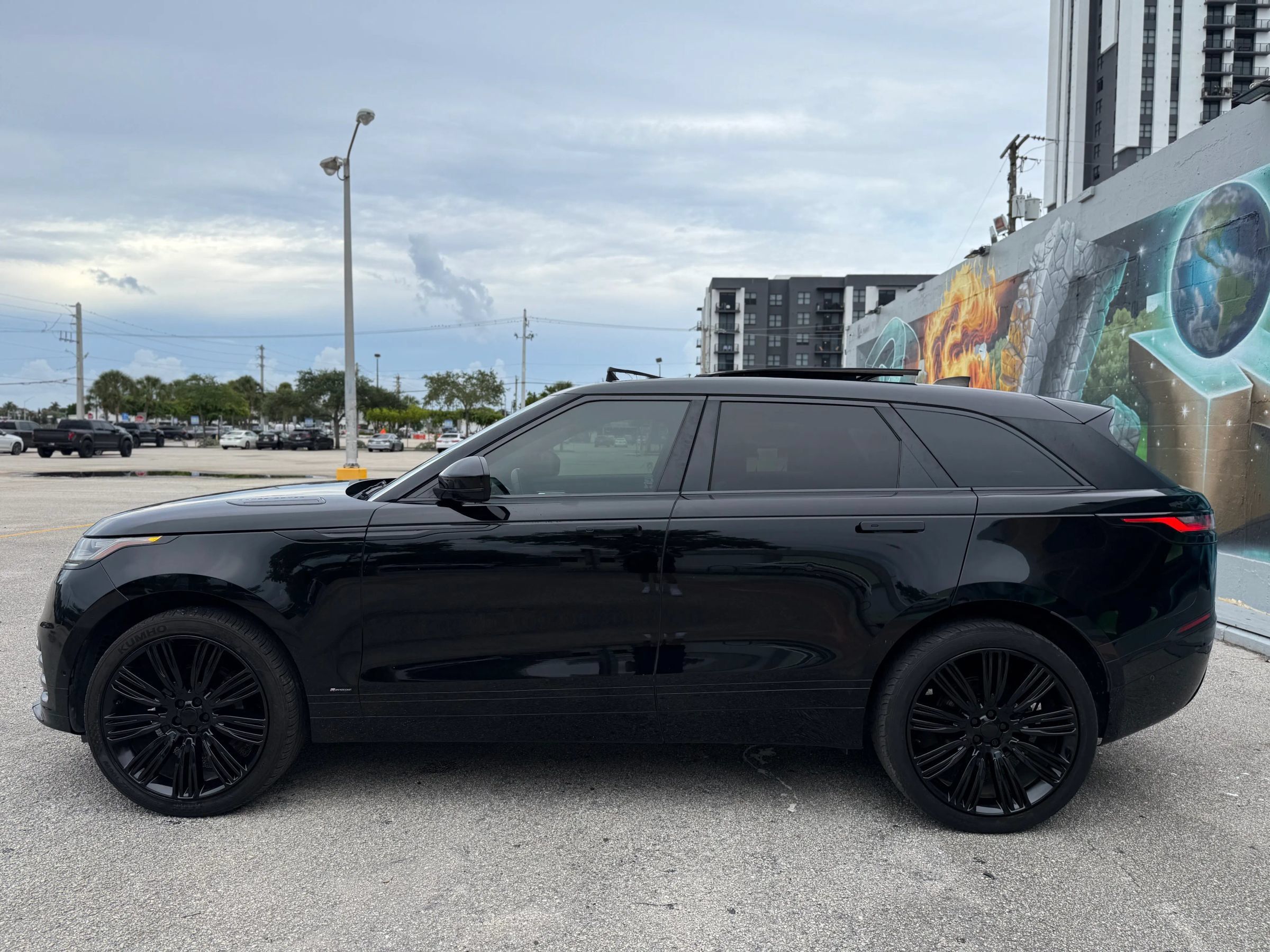 Used 2018 Land Rover Range Rover Velar R-Dynamic HSE AWD/4WD image 6