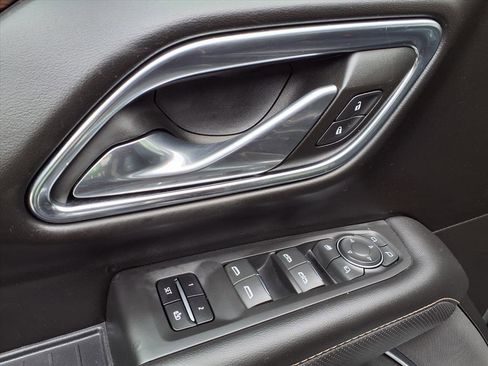 Used 2023 Chevrolet Suburban Premier image 16