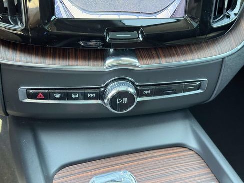 Certified 2023 Volvo XC60 B5 Ultimate w/ Climate Package AWD/4WD image 30