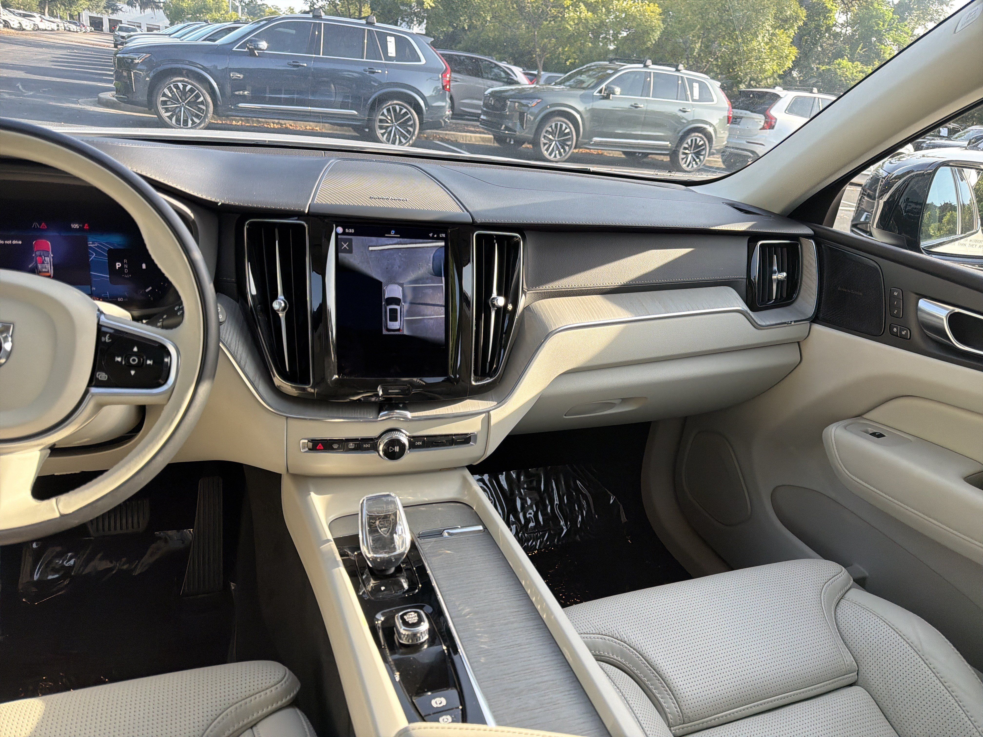 Used 2023 Volvo XC60 B6 Ultimate w/ Protection Package Premier AWD/4WD image 31