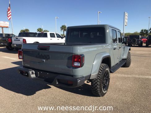 New 2025 Jeep Gladiator Sport image 37