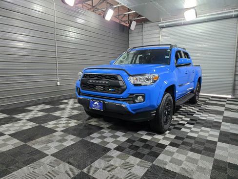 Used 2021 Toyota Tacoma SR5 w/ Blackout Package (TMS) image 41