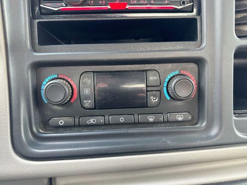 Used 2005 Chevrolet Silverado 2500 LT w/ Heavy-Duty Power Package image 15