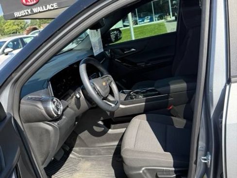 Used 2026 Chevrolet Equinox LT w/ LPO, Floor Liner Package AWD/4WD image 9