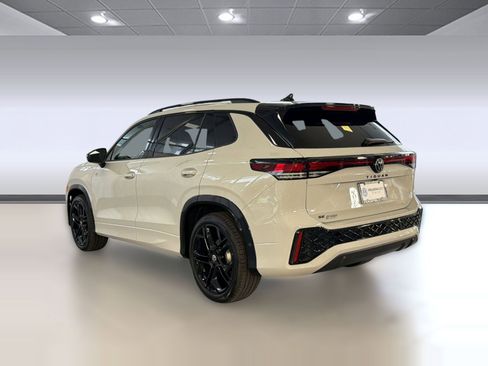 New 2026 Volkswagen Tiguan SE R-Line FWD image 3