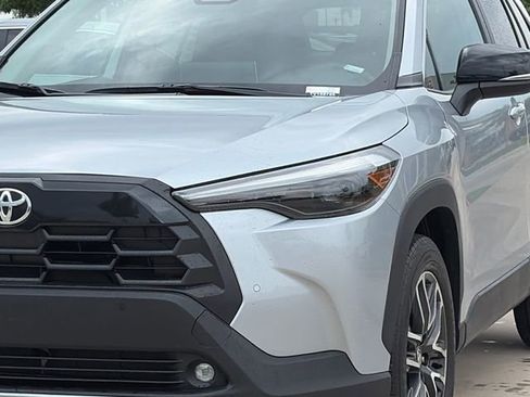 Used 2026 Toyota Corolla Cross XLE image 4