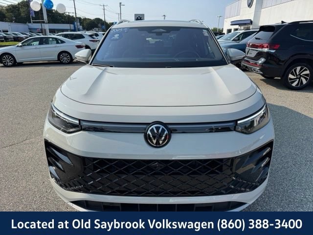 Certified 2025 Volkswagen Tiguan SEL R-Line AWD/4WD image 2