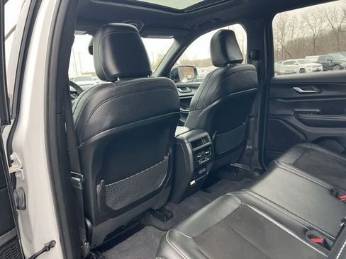 Used 2023 Jeep Grand Cherokee Altitude AWD/4WD image 16
