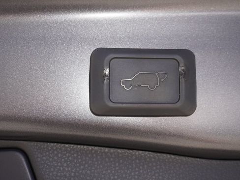 Used 2023 Toyota RAV4 XLE w/ Convenience Package FWD image 10