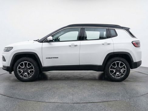 Used 2025 Jeep Compass Trailhawk w/ Trailer Tow Group AWD/4WD image 5